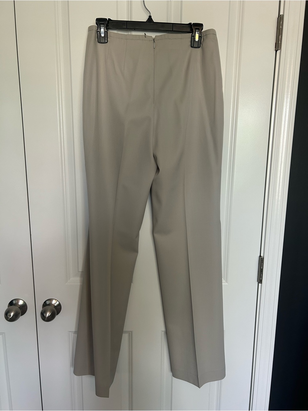 Marlow Women's Wide-Leg Stretch Trousers in Light Taupe - Picture 2 of 4